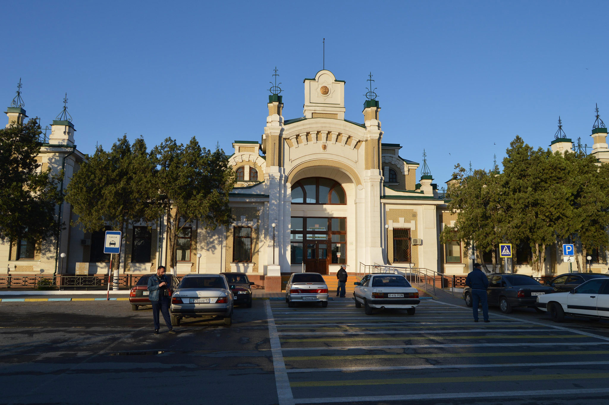 Turkistan (Түркістан, Туркестан)